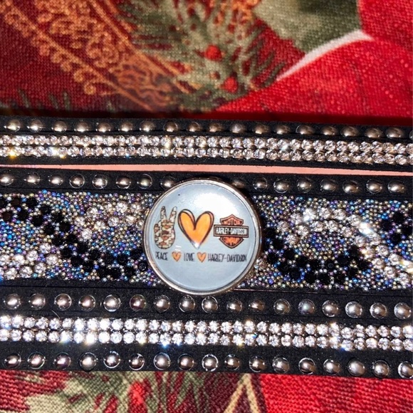 - HD Snap Bling Bracelet - Picture 2 of 7